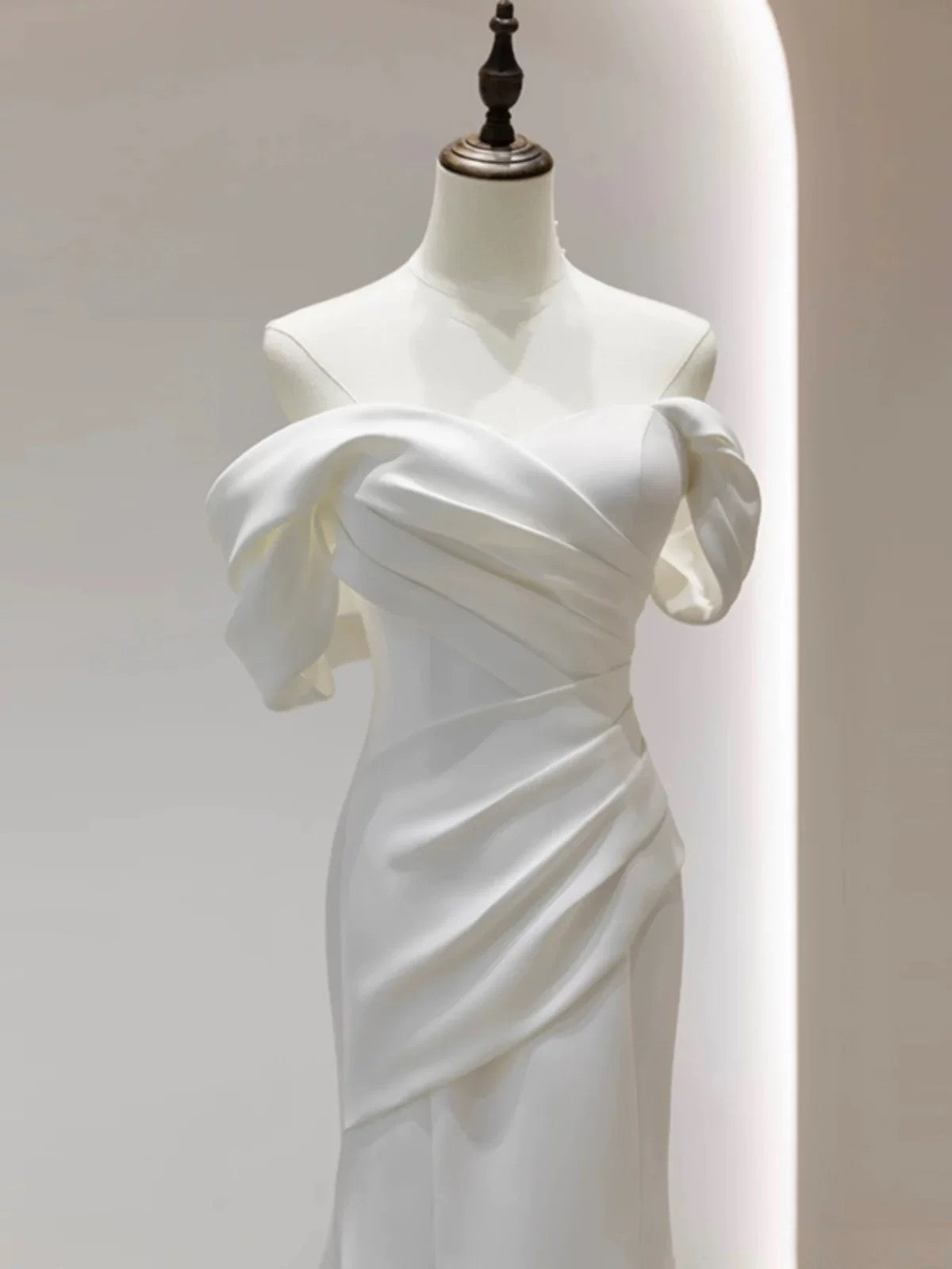 Niulatu Mermaid Off The Shoulder Pleats Satin Short Sleeves Wedding Dresses Brides Dress SD2105