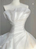 Niulatu Ball Gown Strapless Tulle Long White Wedding Dresses With Ruffles HZ1110