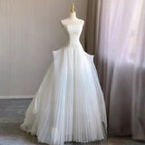 Niulatu Ball Gown Strapless Sleeveless White Tulle Wedding Dresses With Ruffles HZ1110