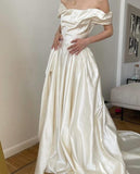 Niulatu white satin Bridal dress white Wedding dress With Ruffles HZ1110