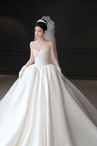 Niulatu Elegant Ball Gown Strapless Satin Applique With Veil Gloves Long Wedding Dresses HZ1110