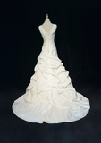 Vintage Bridal Gown 1960s Ball Gown Square Neck Sleeveless Taffeta Pleated Long White Wedding Dresses Elegant Bridal Gowns HZ1214