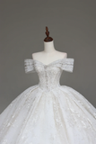 Luxury Ball Gown Wedding Dresses Off The Shoulder Short Sleeves Lace Wedding Dress With Train HZ1214