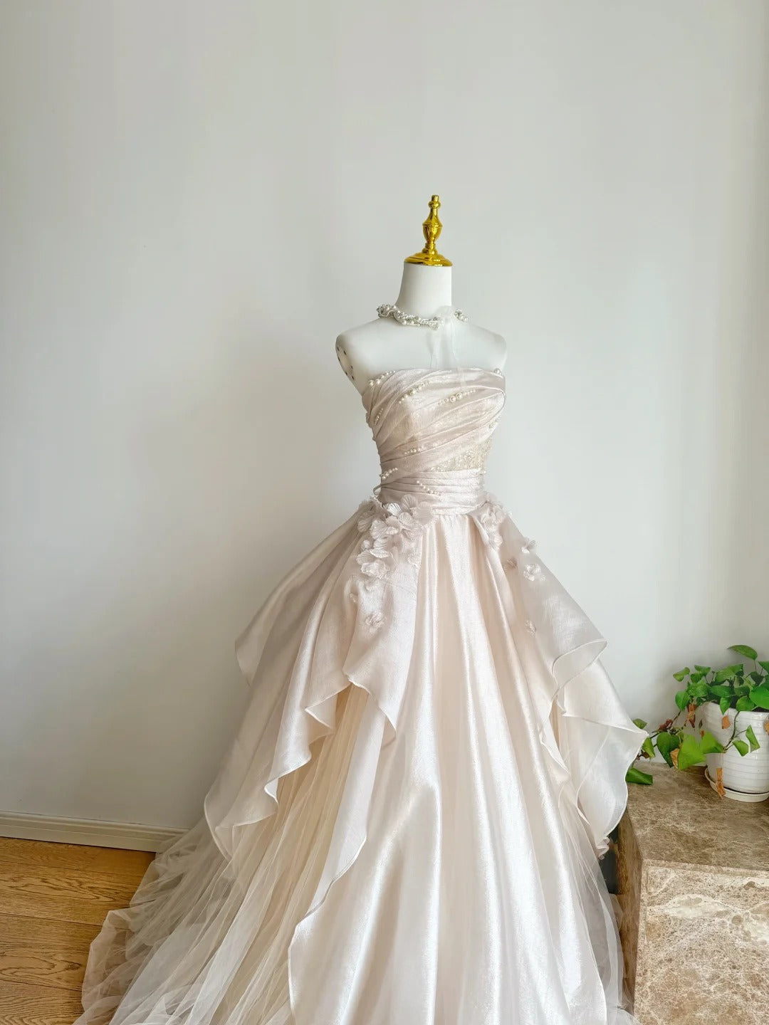 Niulatu Pink A-line Tulle Satin Long Prom Dresses Strapless Applique Wedding Dresses HZ1026