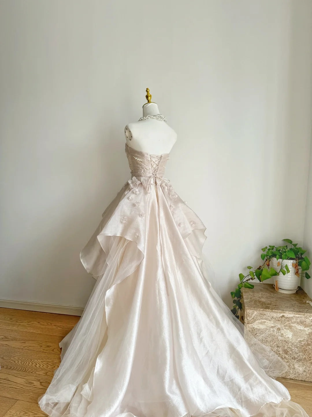 Niulatu Pink A-line Tulle Satin Long Prom Dresses Strapless Applique Wedding Dresses HZ1026