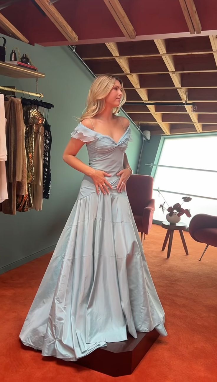 Niulatu Blue A-Line Off-shoulder Long Prom Dresses Vintage Satin Chiffon Formal Evening Dresses HZ1026
