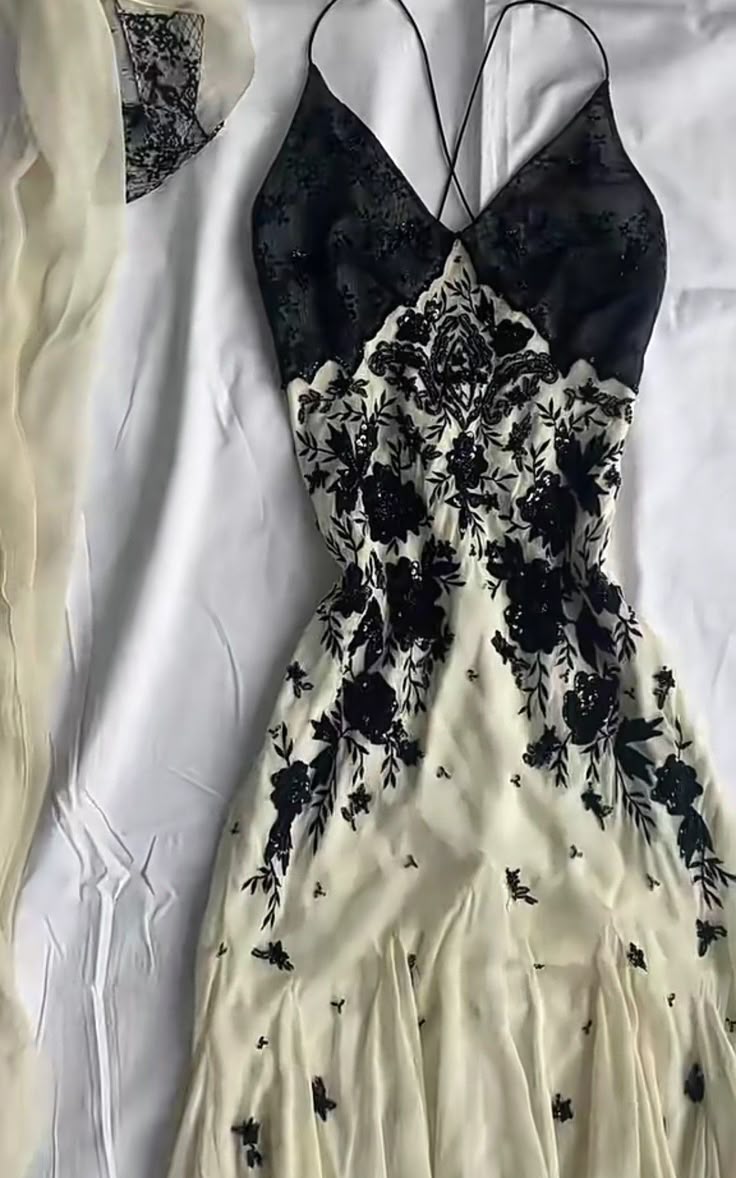 Niulatu Spaghetti Strap Chiffon Applique Long Prom Dresses Temperament Party Dresses HZ1026