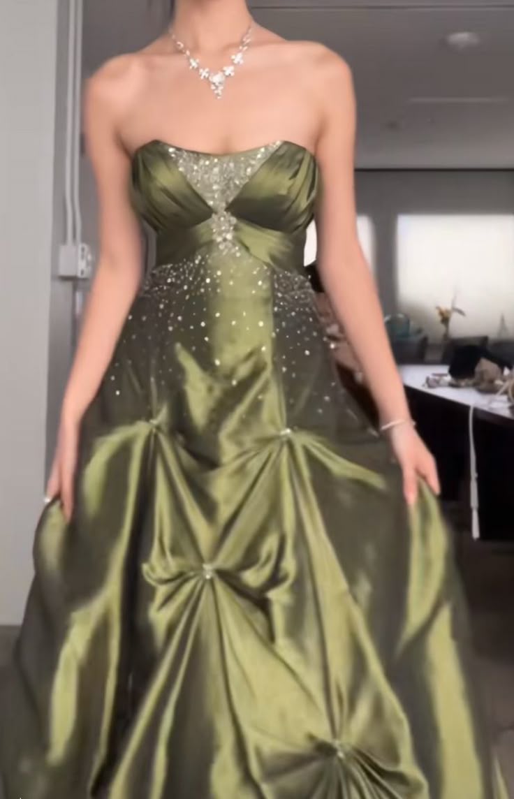 Niulatu Forest Green A-Line Long Prom Dresses With Silver Beads Sweet Strapless Satin Evening Dresses HZ1026