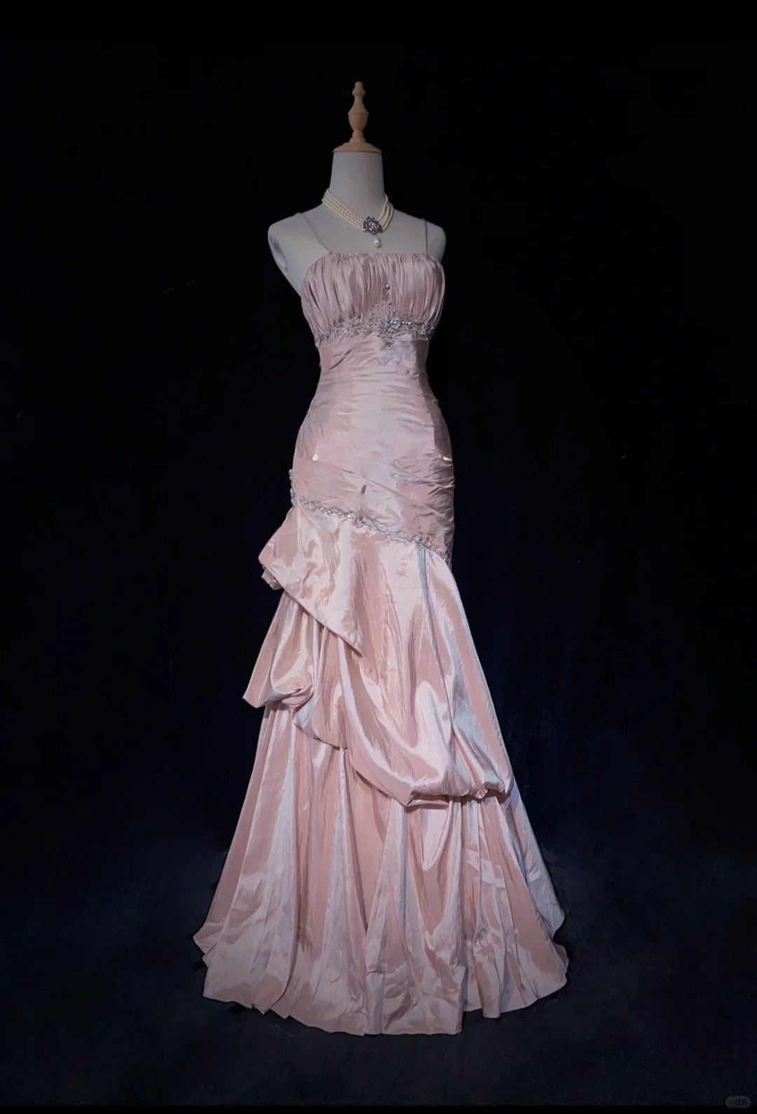 Niulatu Spaghetti Straps Mermaid Evening Dress?? Pink Satin Layered Pleated Prom Dress with Beading HZ1026