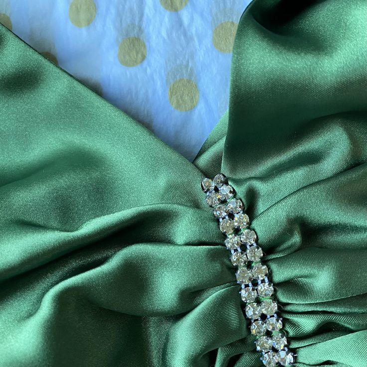 Niulatu Forest Green Backless Ball Gown - Glam Sparkling Beads & Satin for Prom,?? Galas& Parties** HZ1103
