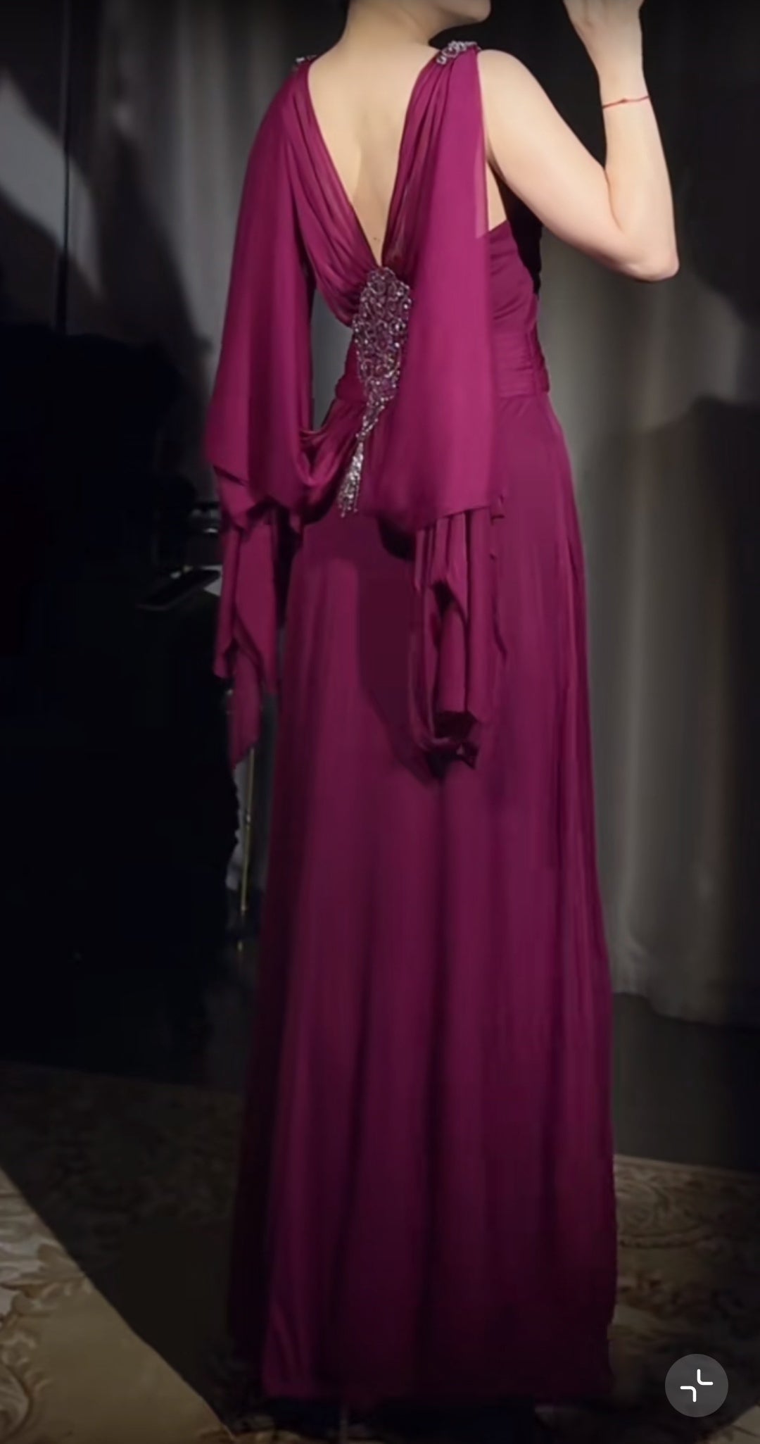 Niulatu A-Line Grape V-neck Long Prom Dress Glam Sleeveless Chiffon Evening Dress HZ1103