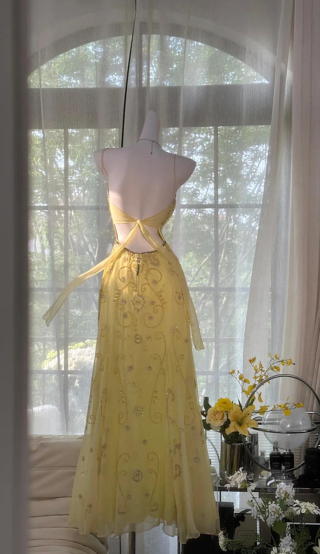 Niulatu Butter Yellow Spaghetti Straps A-line Tulle Beaded Long Prom Dresses Backless Evening Gowns HZ1103