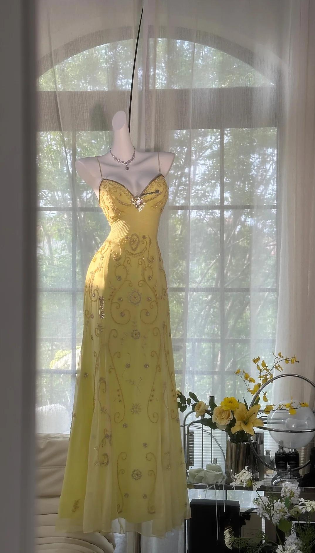 Niulatu Butter Yellow Spaghetti Straps A-line Tulle Beaded Long Prom Dresses Backless Evening Gowns HZ1103