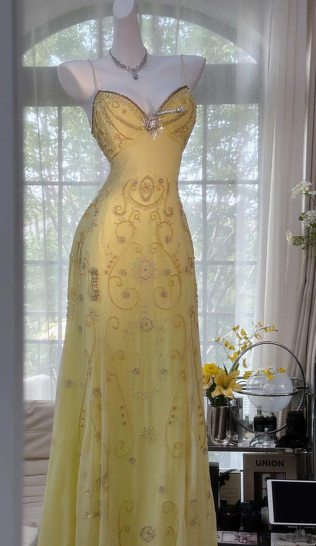 Niulatu Butter Yellow Spaghetti Straps A-line Tulle Beaded Long Prom Dresses Backless Evening Gowns HZ1103