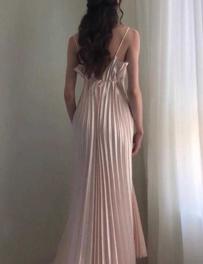 Niulatu Champagne Spaghetti Straps Guest Dresses Sheath Pleated Chiffon Fashion Prom Dress with Backless HZ1103