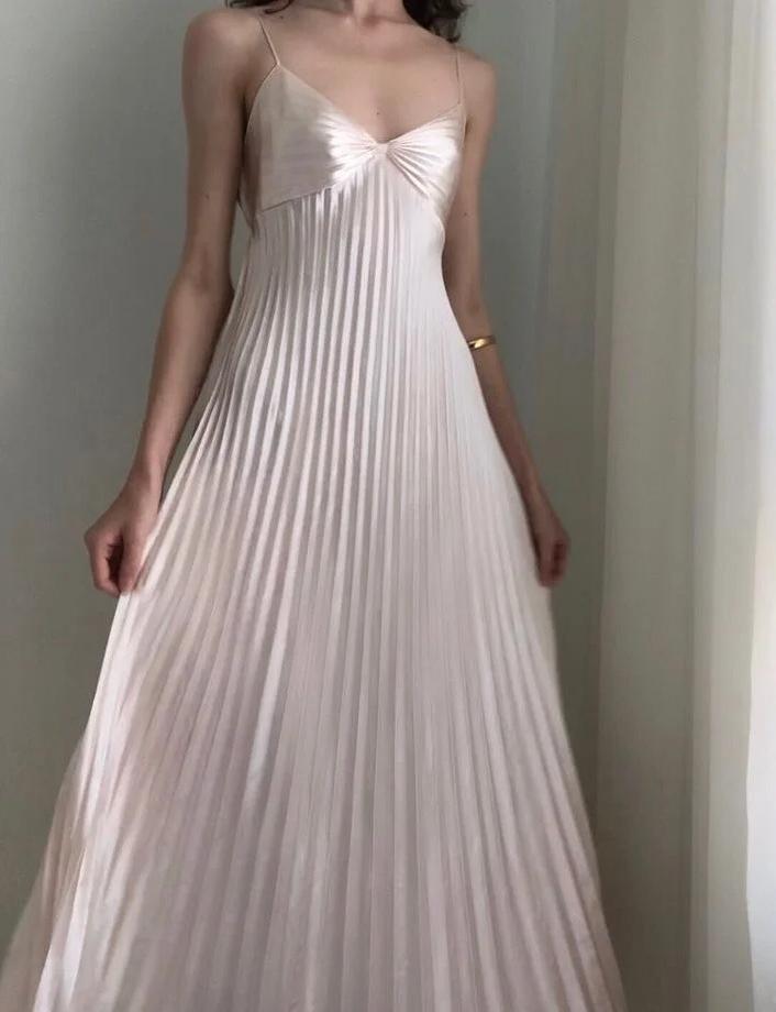 Niulatu Champagne Spaghetti Straps Guest Dresses Sheath Pleated Chiffon Fashion Prom Dress with Backless HZ1103