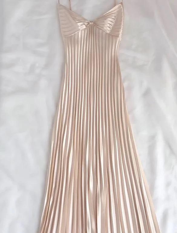 Niulatu Champagne Spaghetti Straps Guest Dresses Sheath Pleated Chiffon Fashion Prom Dress with Backless HZ1103