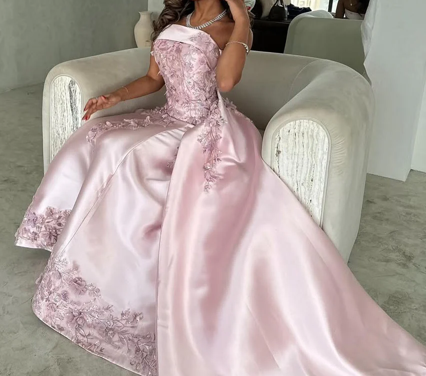 Niulatu Pink A-Line Strapless Satin Prom Dress with Appliques Train Evening Gowns HZ1103