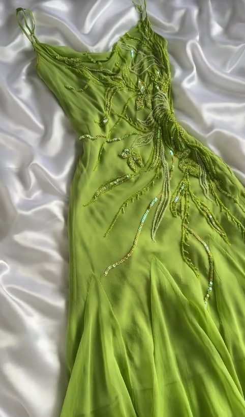 Niulatu Bud Green Sheath Short Prom Dresses Chiffon Beaded Backless Party Dress HZ1103