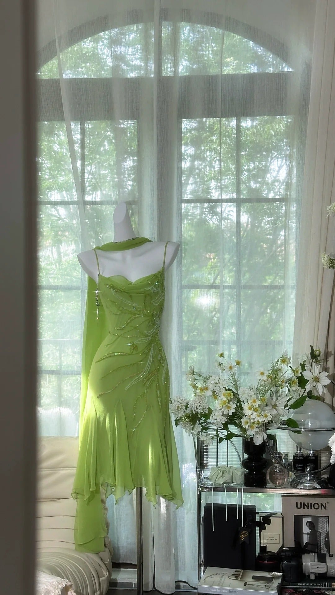 Niulatu Bud Green Sheath Short Prom Dresses Chiffon Beaded Backless Party Dress HZ1103