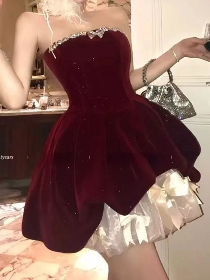 Niulatu Red Velvet A-Line Strapless Homecoming Dress Tulle Two-Piece Short Prom Dresses with Bow HZ1103