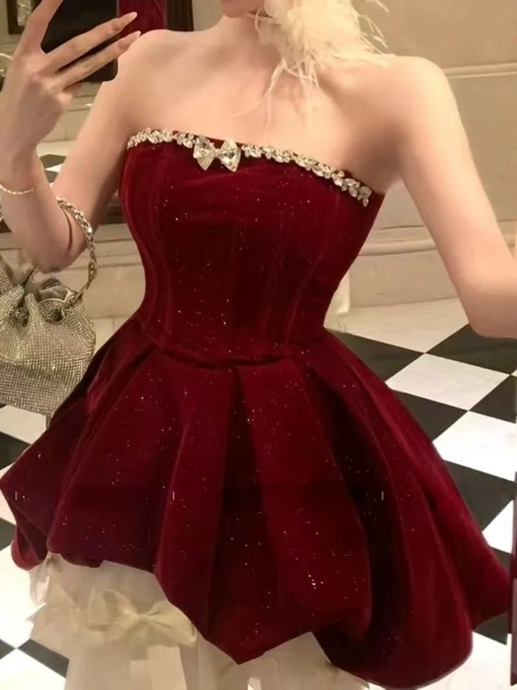 Niulatu Red Velvet A-Line Strapless Homecoming Dress Tulle Two-Piece Short Prom Dresses with Bow HZ1103
