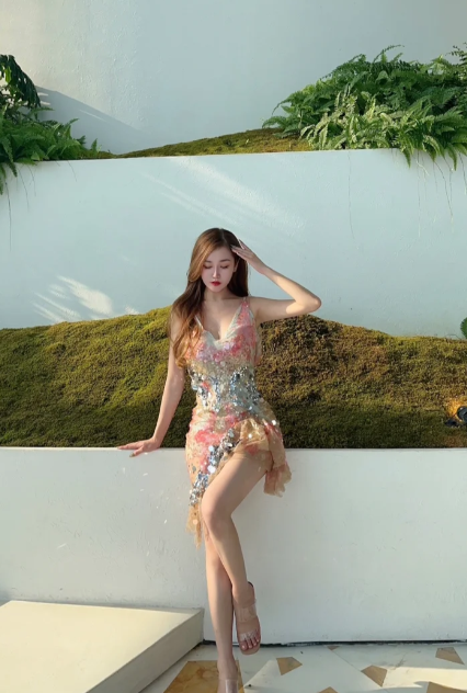 Niulatu V-neck Bodycon Party Dress Sequin Chiffon Short Prom Dresses Sparkly Homecoming Dresses HZ1103