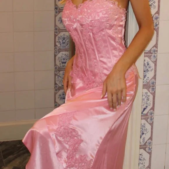Niulatu Pink Strapless Sheath Satin Lace Applique Prom Dresses Fashion Bridesmaid Dresses HZ1103
