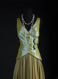 Niulatu Green V-neck A-Line Tulle Satin Long Prom Dresses Retro Evening Gowns HZ1031