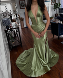 Niulatu Green Halter Sheath Satin Long Prom Dresses Formal Evening Gowns with Slits HZ1031