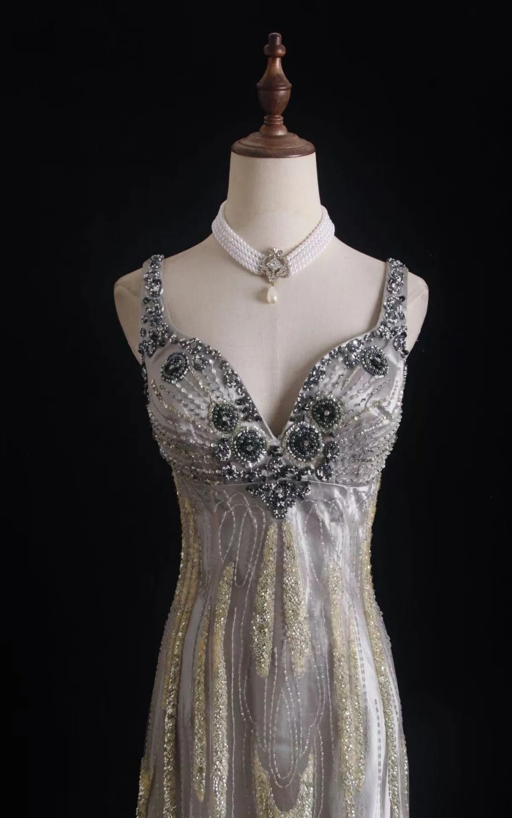 Niulatu Sheath V-neck Silk Beaded Long Evening Gowns,Sequined Tulle Light Grey Formal Dresses Gorgeous Prom Dress HZ1031