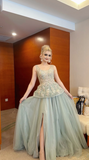 Niulatu V-neck A-Line Wedding Guest Dresses with Appliques Tulle Green Evening Dresses HZ1026