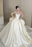Niulatu Strapless Ball Gown Long Wedding Dresses Sleeveless Light Champagne Bride Gowns Satin Bridal Dresses HZ1026