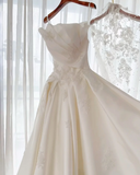Niulatu Strapless Ball Gown Satin Wedding Dresses Applique Bridal Gowns Ivory Sleeveless Bridal Dresses HZ1026
