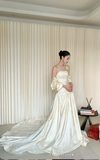 Niulatu Strapless Sheath Satin Luxury Wedding Dresses, Sleeveless Light Champagne Train Bridal Gowns HZ1026