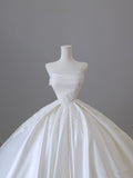 Niulatu Ball Gown Strapless Sleeveless Pleats White Satin Lace Wedding Dress Bridal Dresses SD1701
