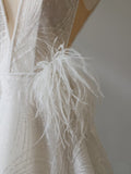 Niulatu A Line V Neckline Sequin Sleeveless White Wedding Dresses Brides Dress SD2473