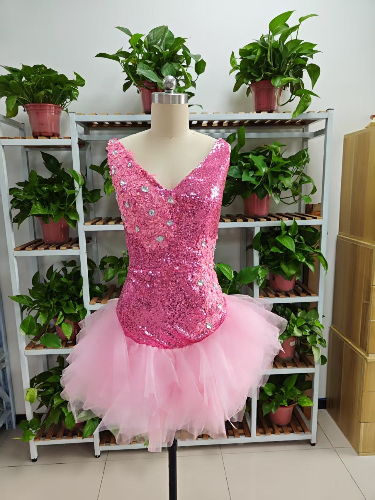 Niulatu V Neck Pink Short Homecoming Dress and Bottom Tulle Ruffles Pink Birthday Outfit Dress HZ1007