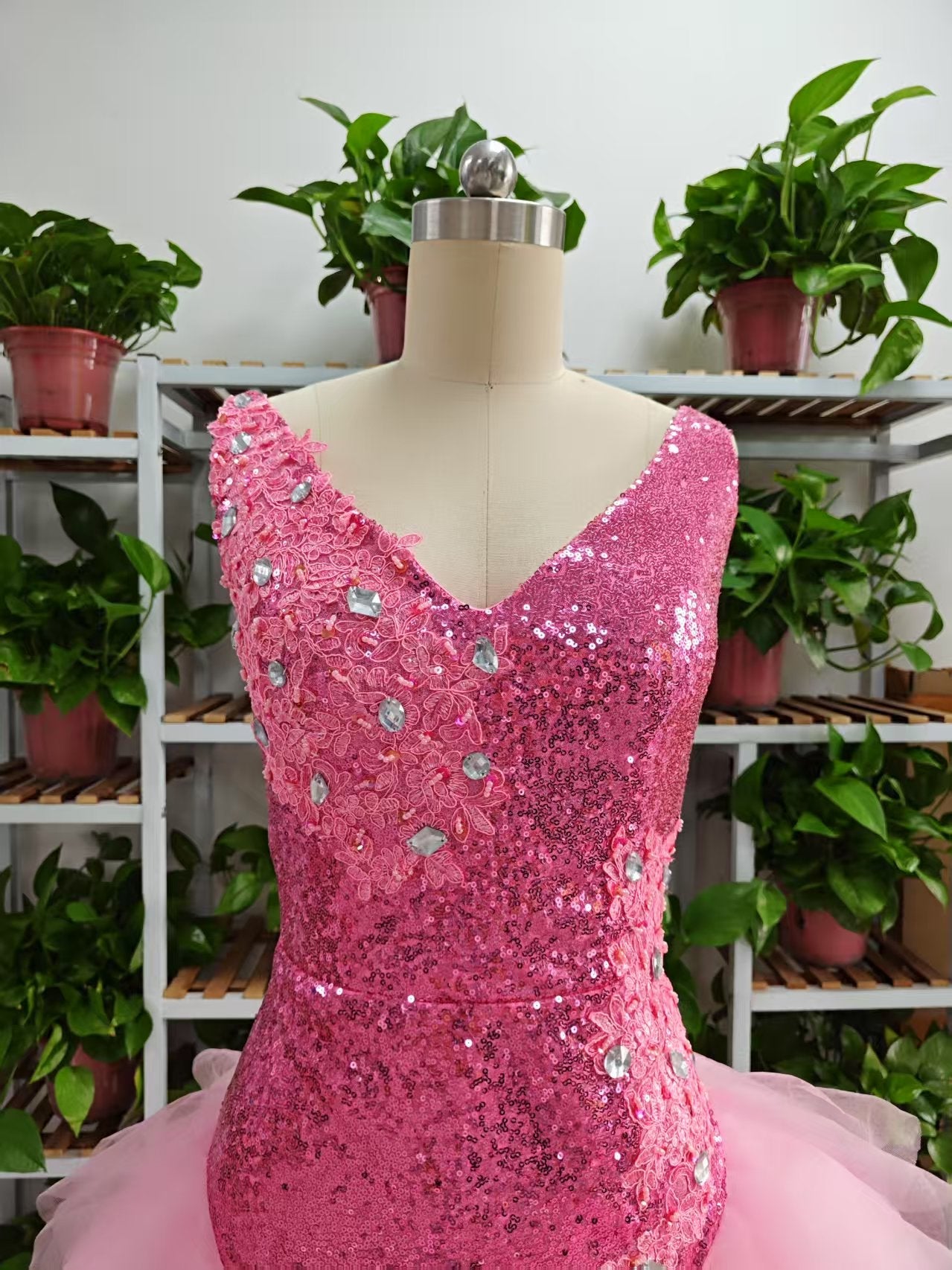 Niulatu V Neck Pink Short Homecoming Dress and Bottom Tulle Ruffles Pink Birthday Outfit Dress HZ1007