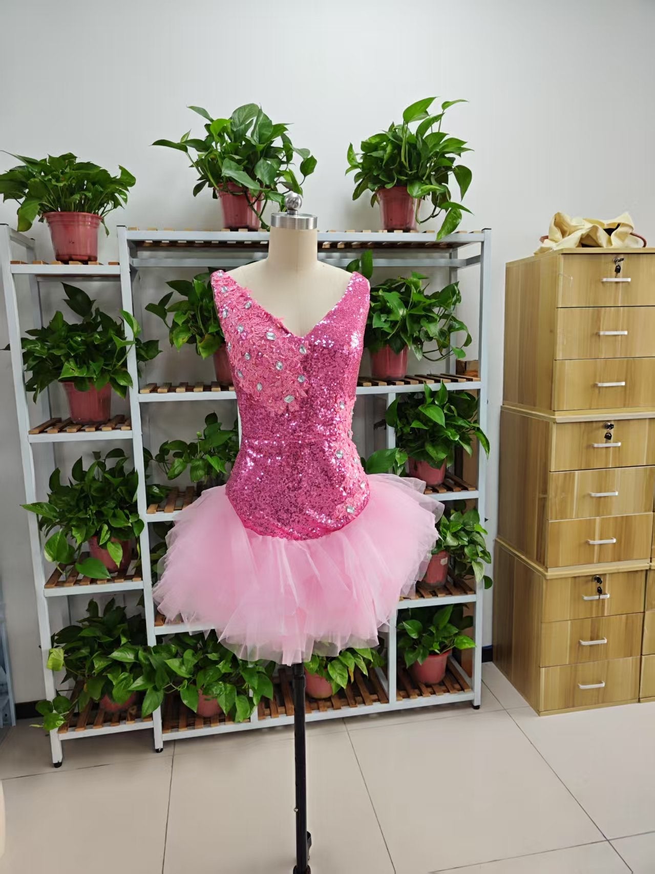 Niulatu V Neck Pink Short Homecoming Dress and Bottom Tulle Ruffles Pink Birthday Outfit Dress HZ1007