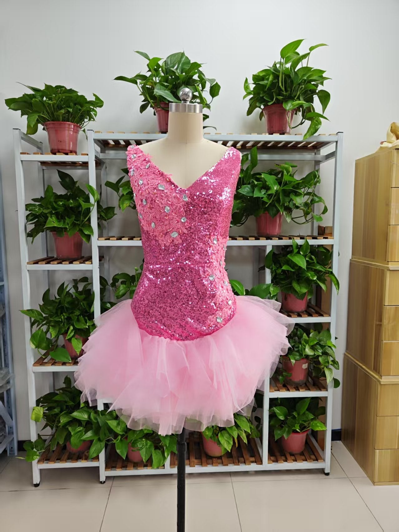 Niulatu V Neck Pink Short Homecoming Dress and Bottom Tulle Ruffles Pink Birthday Outfit Dress HZ1007