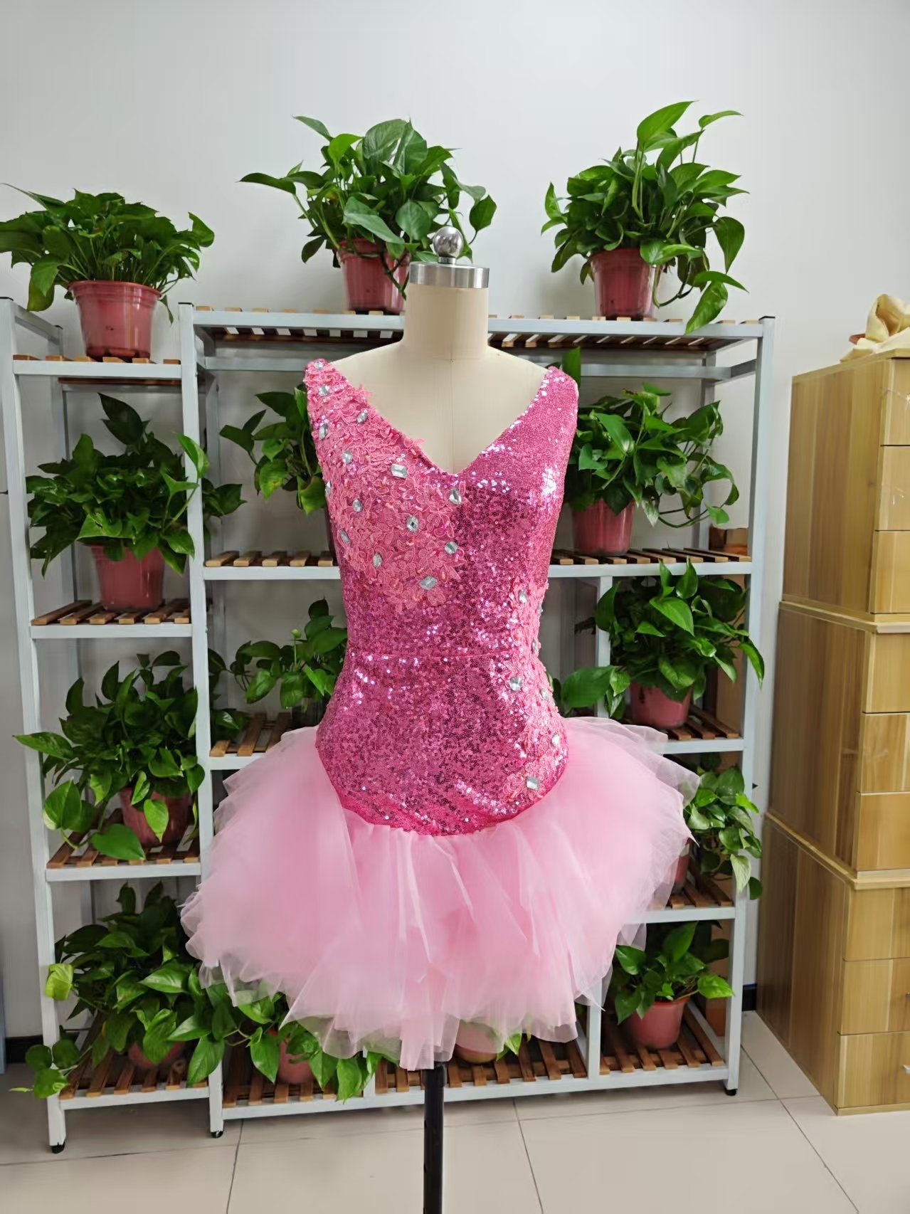 Niulatu V Neck Pink Short Homecoming Dress and Bottom Tulle Ruffles Pink Birthday Outfit Dress HZ1007